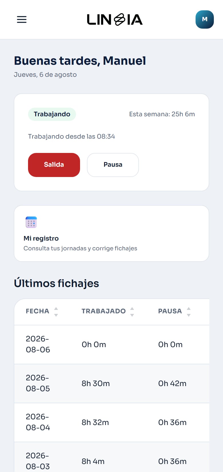 Pantalla de fichaje en el móvil con el botón de entrada